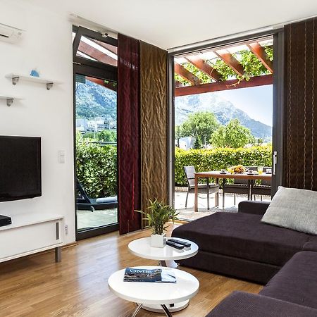 Apartment Lejo Omis Bagian luar foto