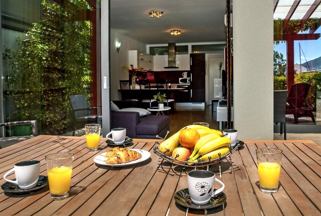 Apartment Lejo Omis Bagian luar foto
