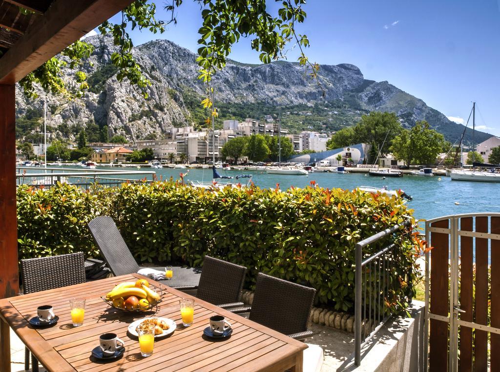 Apartment Lejo Omis Bagian luar foto