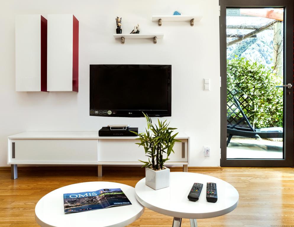 Apartment Lejo Omis Bagian luar foto